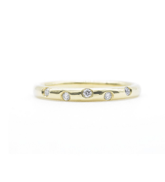 Yellow gold ring with diamonds